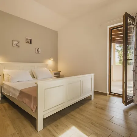 With A Parking Space Rosini, Porec - 24364 3*