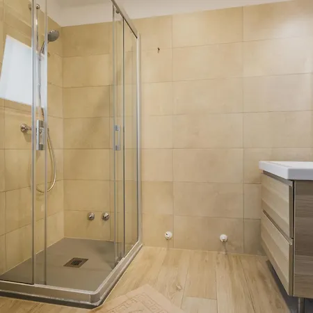 With A Parking Space Rosini, Porec - 24364 Гостевой дом Нова-Вас