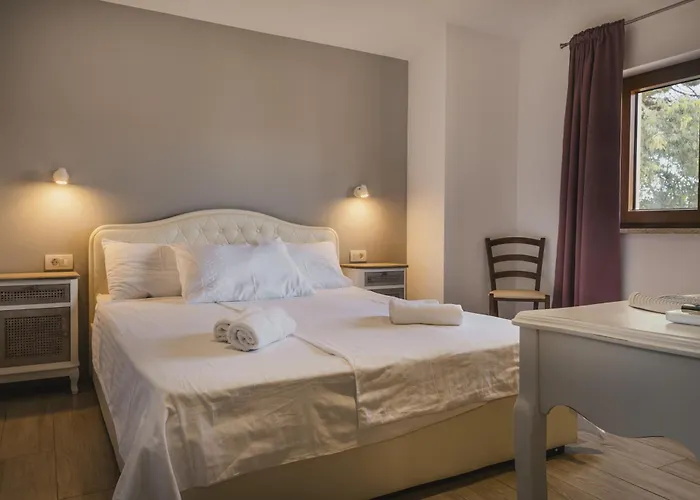 Gostinjska kuća With A Parking Space Rosini, Porec - 24364 Nova Vas (Porec)